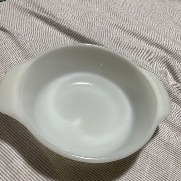 Vintage Anchor Hocking Fire King 433 Bounty Garden 1 1/2-Quart Oval Casserole - Picture 2 of 3